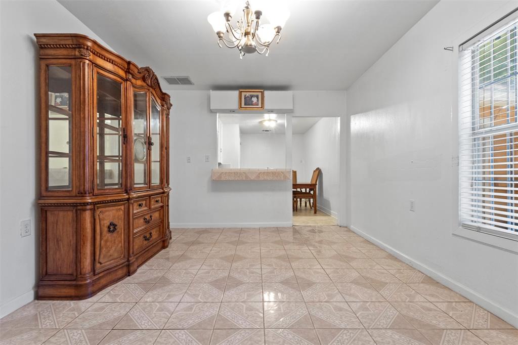 2821 Burchill Road South Fort Worth, TX 76105 - Photo 12 of 33