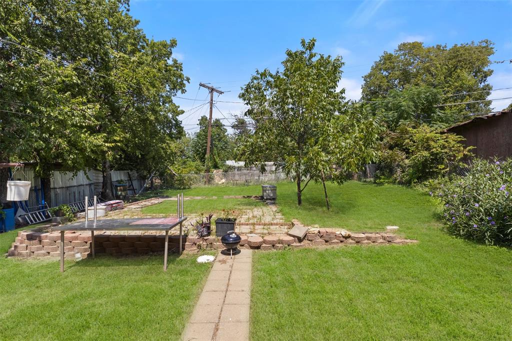 2821 Burchill Road South Fort Worth, TX 76105 - Photo 20 of 33 Fenced backyard with a patio area