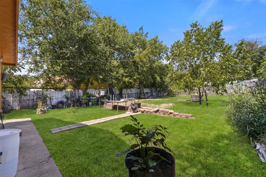 2821 Burchill Road South Fort Worth, TX 76105 - Photo 22 of 33 View of fenced backyard