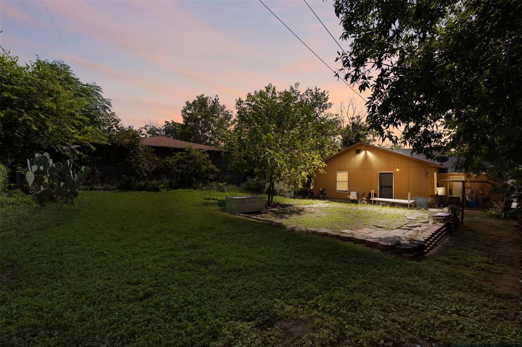 2821 Burchill Road South Fort Worth, TX 76105 - Photo 27 of 33 View of yard featuring a patio