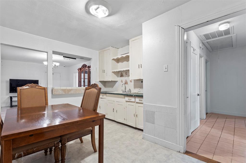 2821 Burchill Road South Fort Worth, TX 76105 - Photo 8 of 33