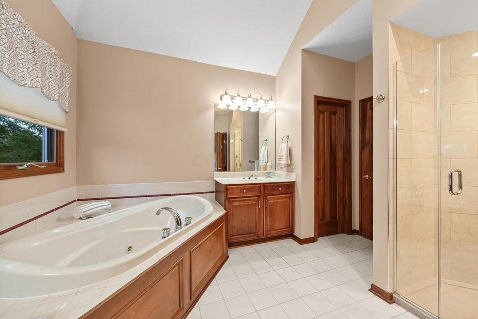 9909 Hoover Woods Road Galena, OH 43021 - Photo 25 of 50 Owner bath