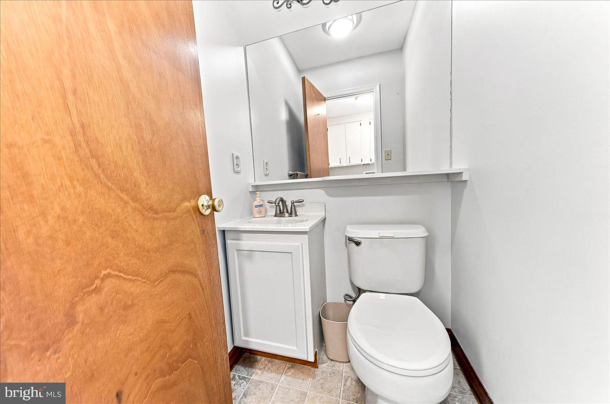98 Cambridge Road Elkton, MD 21921 - Photo 17 of 48 Main floor half Bath