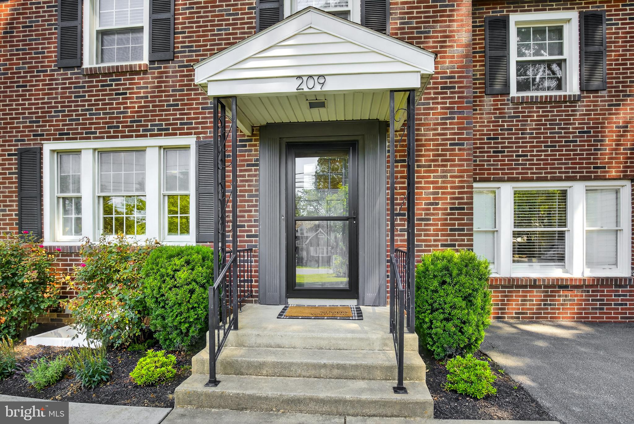 209 East Roseville Road Lancaster, PA 17601 - Photo 3 of 40 Gallery Image 3