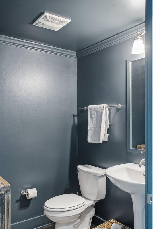 129 Walnut Street, Unit 124 Chattanooga, TN 37403 - Photo 23 of 56 129 Walnut half bath