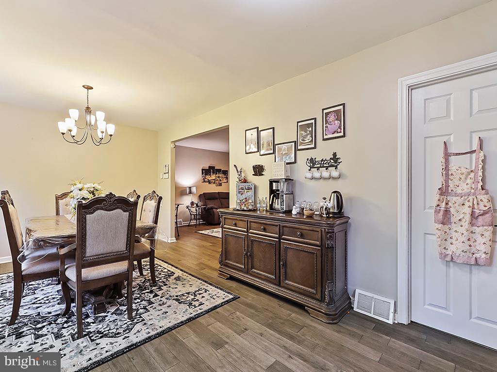 8021 Hammond Road Cheltenham, PA 19012 - Photo 9 of 26