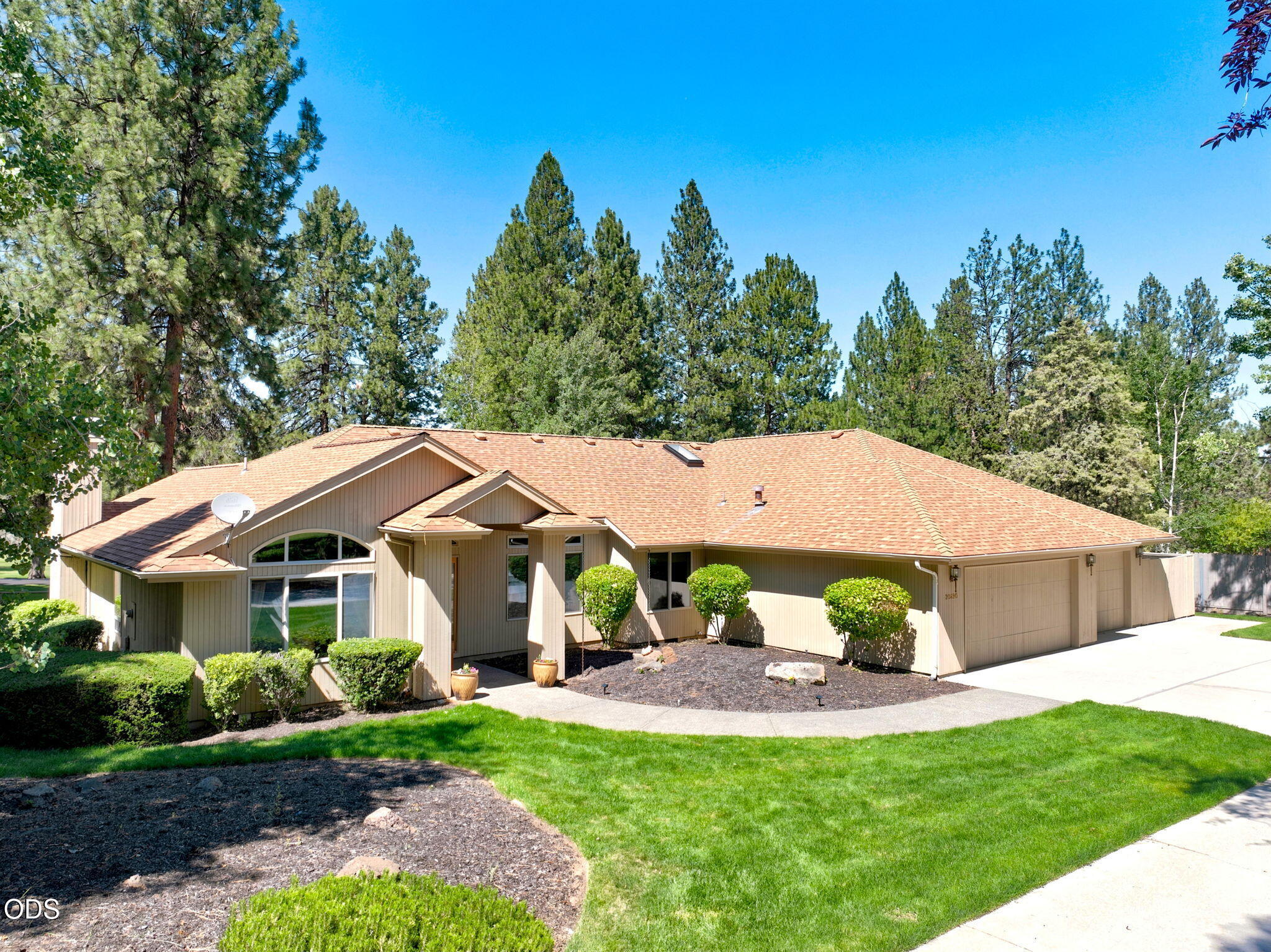 20490 Timberline Court Bend, OR 97702 - Photo 2 of 37