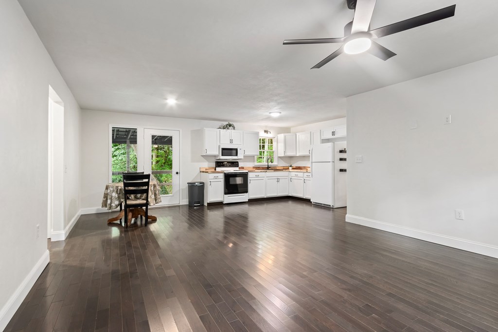 123 Quarry Road Andrews, NC 28901 - Photo 7 of 51 a living room with furniture and kitchen view