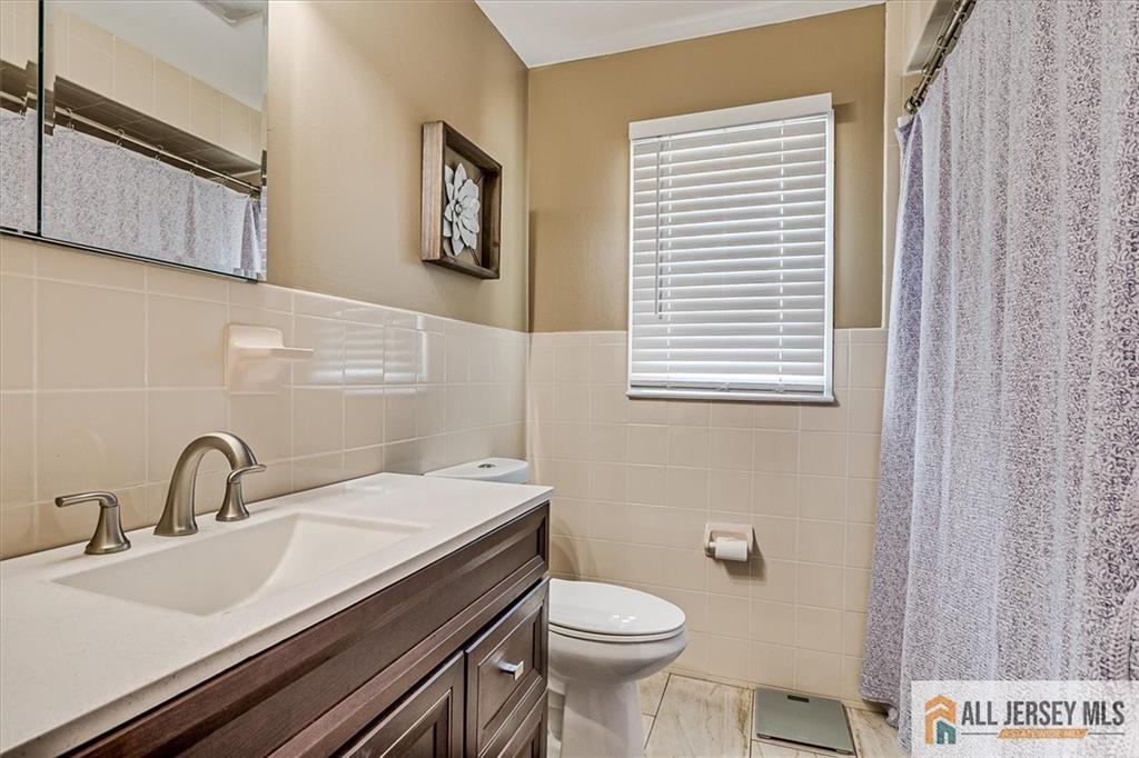 20 Melville Road Edison, NJ 08817 - Photo 20 of 31 a bathroom with a sink and a toilet