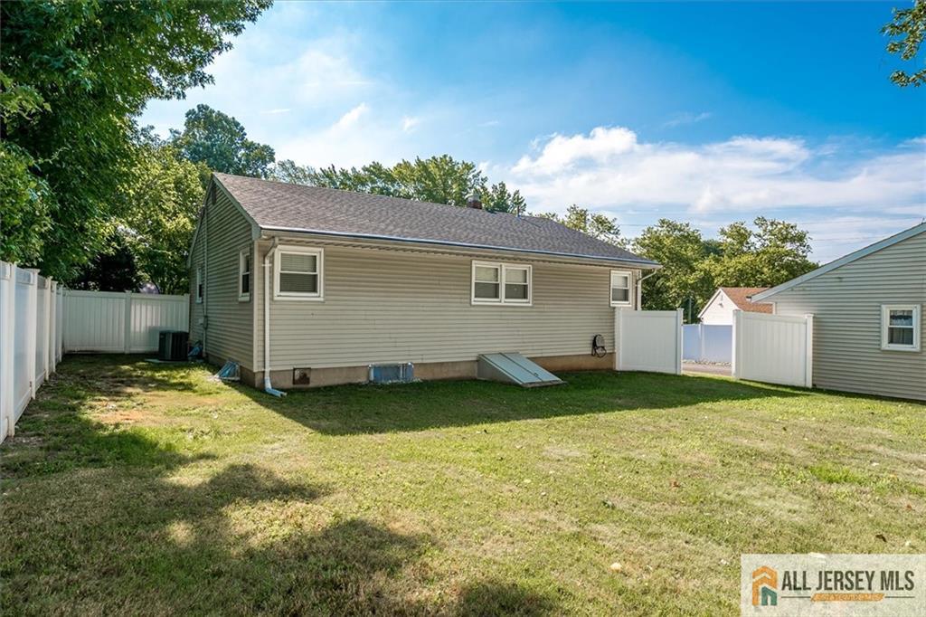 20 Melville Road Edison, NJ 08817 - Photo 31 of 31 a backyard of a house