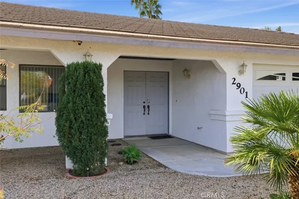 a view of a garage
