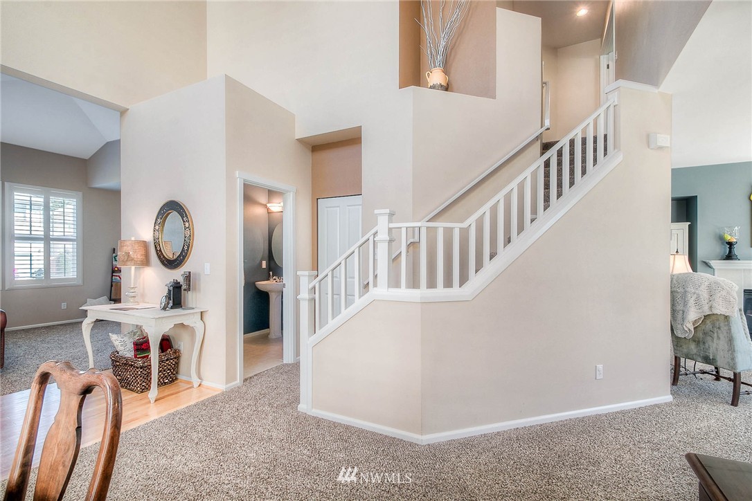 28003 Maple Ridge Way Southeast Maple Valley, WA 98038 - Photo 4 of 22 a view of entryway and hall
