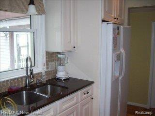 27 Amherst Road Pleasant Ridge, MI 48069 - Photo 6 of 16 Kitchen W. Granite Counters