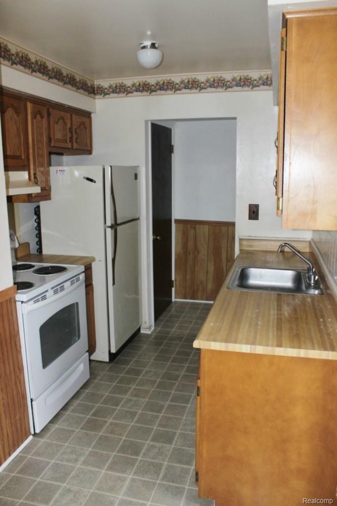 20255 15 Mile Road Clinton Township, MI 48035 - Photo 5 of 16 Wortham 15 mile 047 (853x1280).jpg