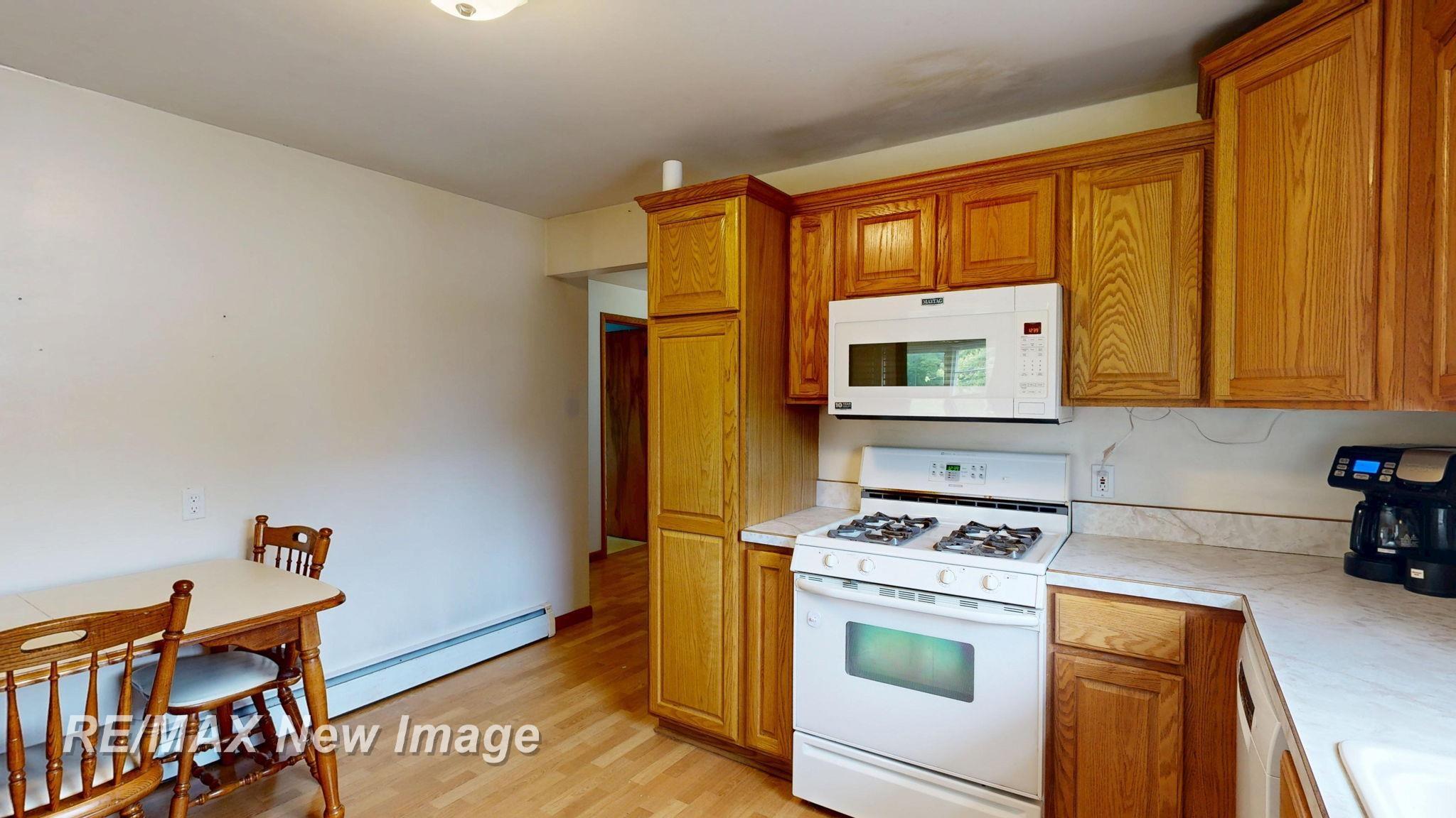 1372 Gabel Road Saginaw, MI 48601 - Photo 7 of 38 50178527-df504c2b-802d-42e6-9fda-77155f430004.JPG