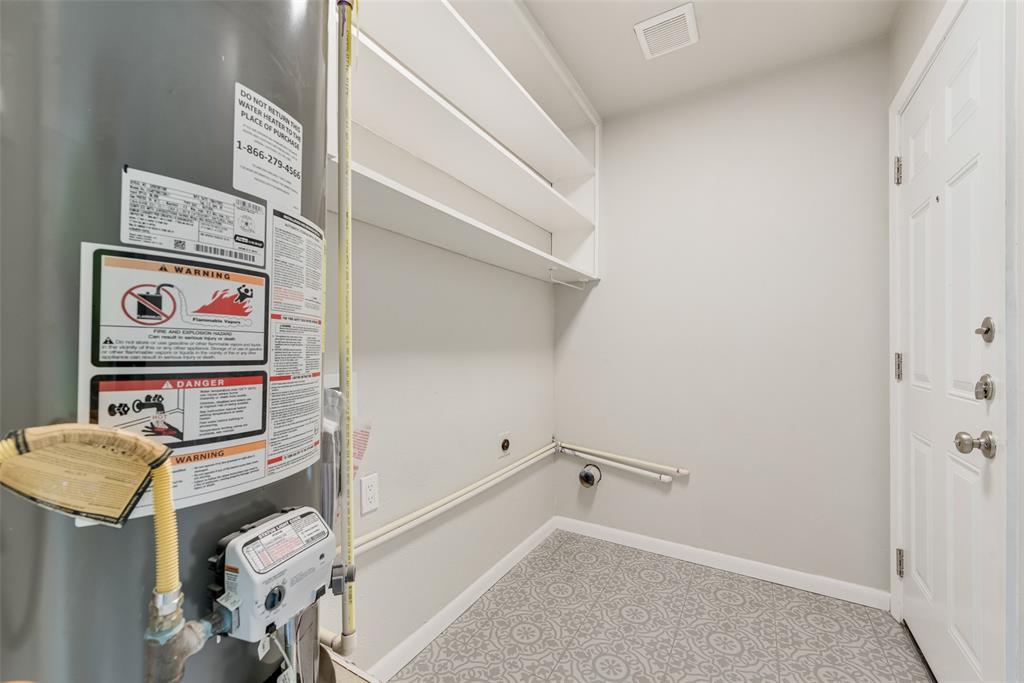 4010 Burning Tree Lane Garland, TX 75042 - Photo 18 of 20 a utility room with dryer and washer