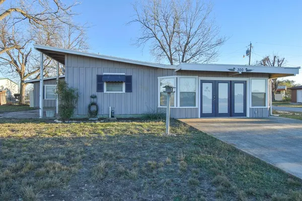 $160,000 | 300 North Shore Drive, Brady, TX 76825