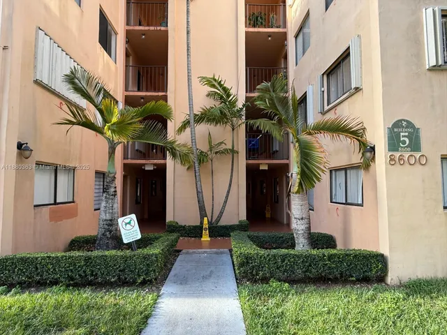 $2,000 | 8600 Southwest 133rd Avenue Road, Unit 310, Miami, FL 33183