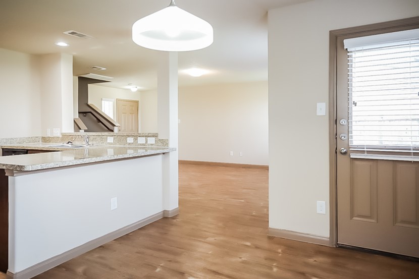 18919 Treviso Terrace Lane Katy, TX 77449 - Photo 11 of 18 Photos may be representative of the floor plan and not the exact home. Finishes, layout, and features of the actual property for lease may vary.