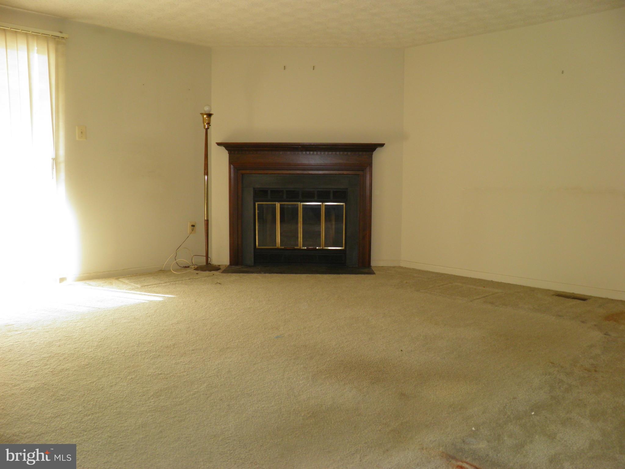 22 Greenleaf Road Baltimore, MD 21234 - Photo 4 of 13 Living Room