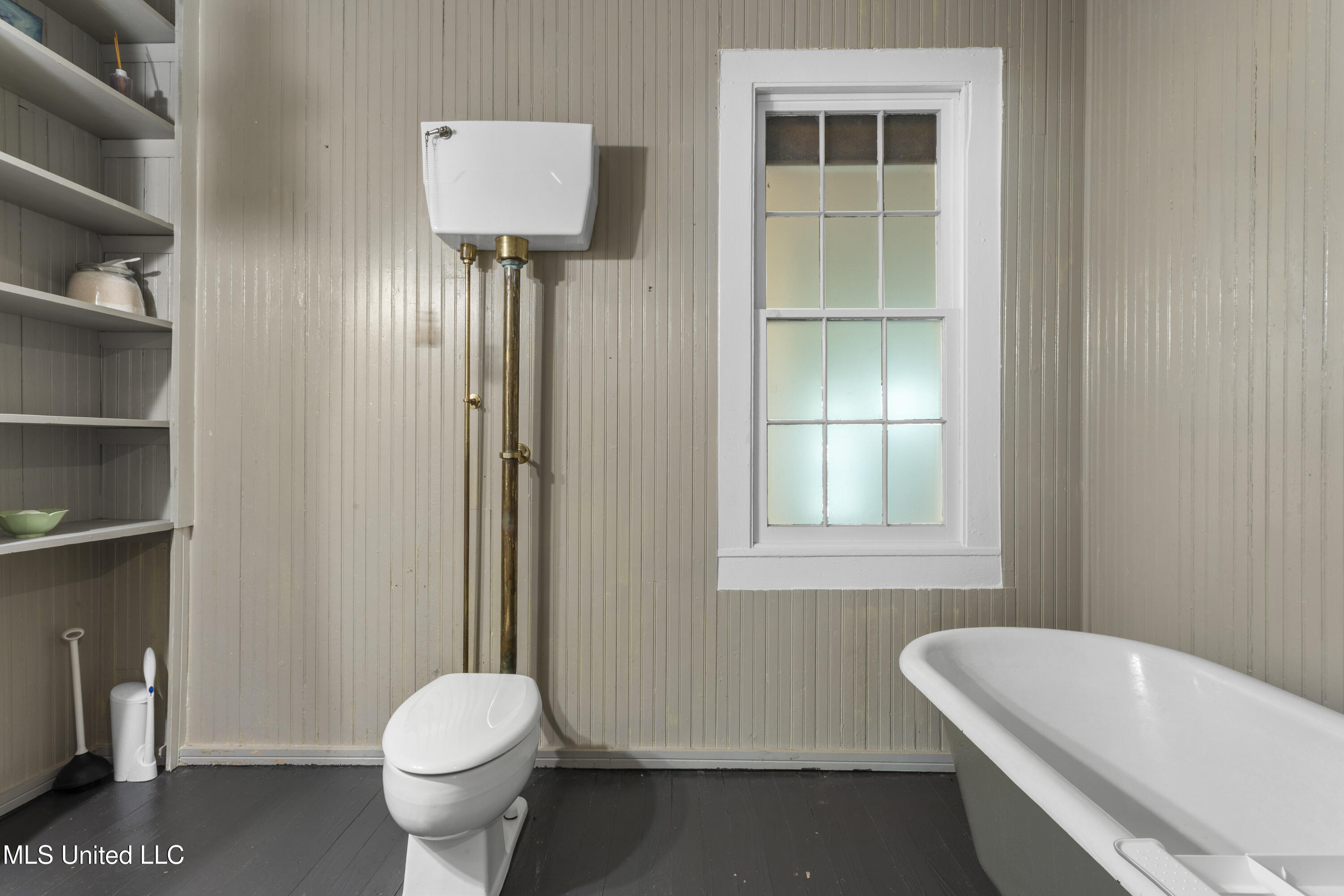 1325 Harrison Road Gulfport, MS 39507 - Photo 25 of 31 Guest Bathroom