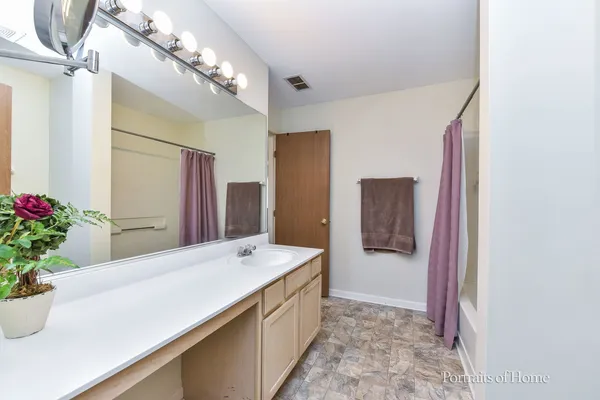 $375,000 | 2414 Savoy Court, Aurora, IL 60503