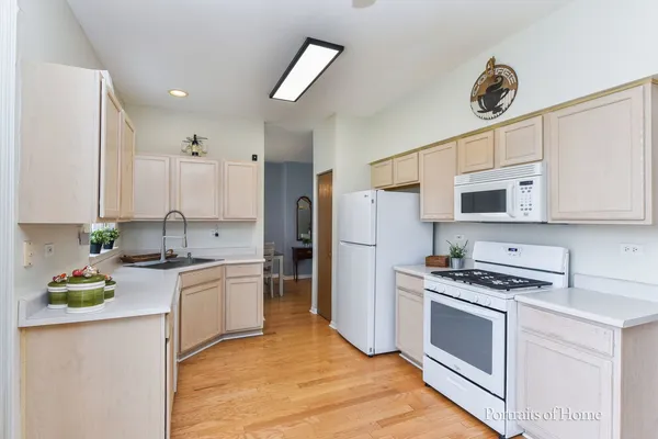 $375,000 | 2414 Savoy Court, Aurora, IL 60503