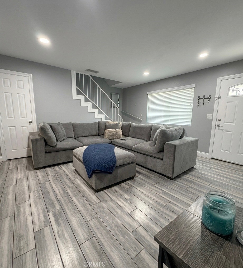 7258 Exeter Street, Unit 6 Paramount, CA 90723 - Photo 13 of 14 Living Room