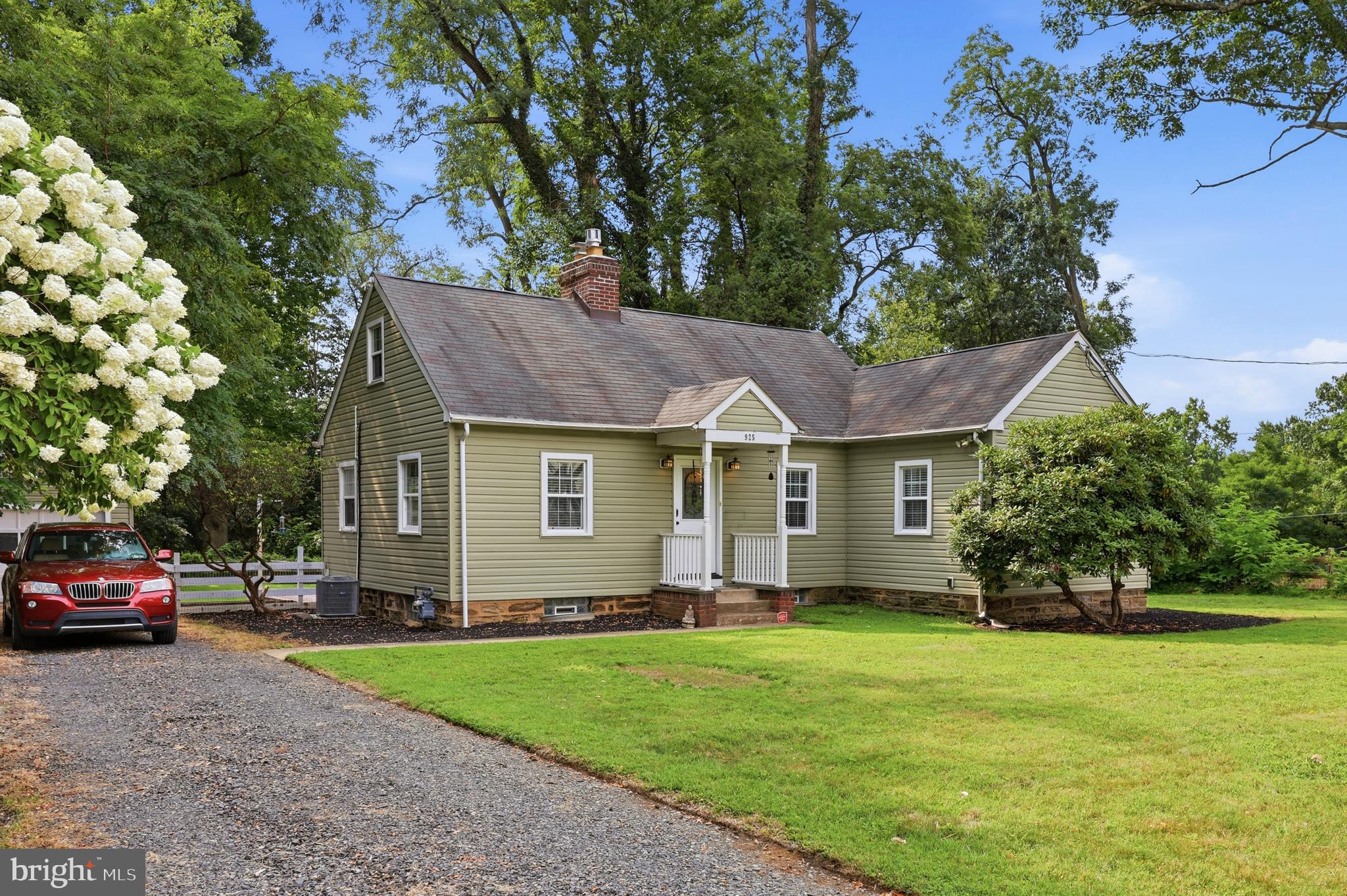 925 Gilbert Road Cheltenham, PA 19012 - Photo 2 of 25 Gallery Image 2