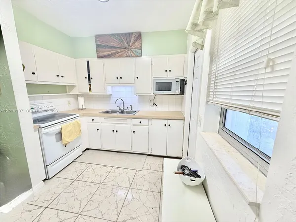 $1,850 | 825 South 20th Avenue, Unit A, Hollywood, FL 33020