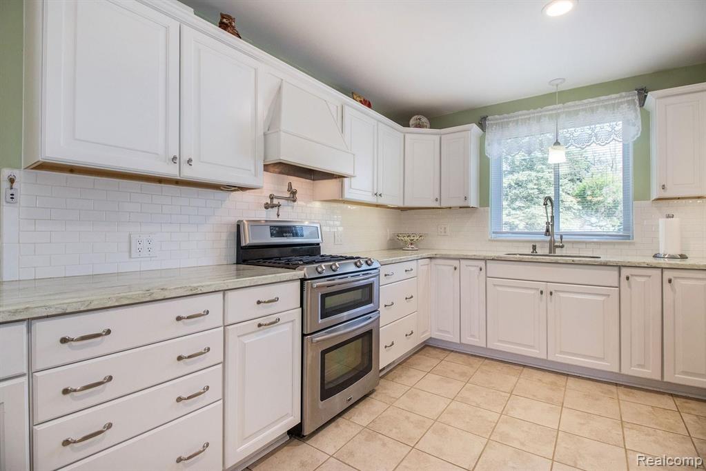 2865 Longview Avenue Rochester Hills, MI 48307 - Photo 9 of 33