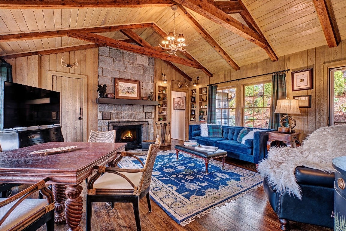 733 Wyanoak Road Highlands, NC 28741 - Photo 6 of 28 Family area is cozy!