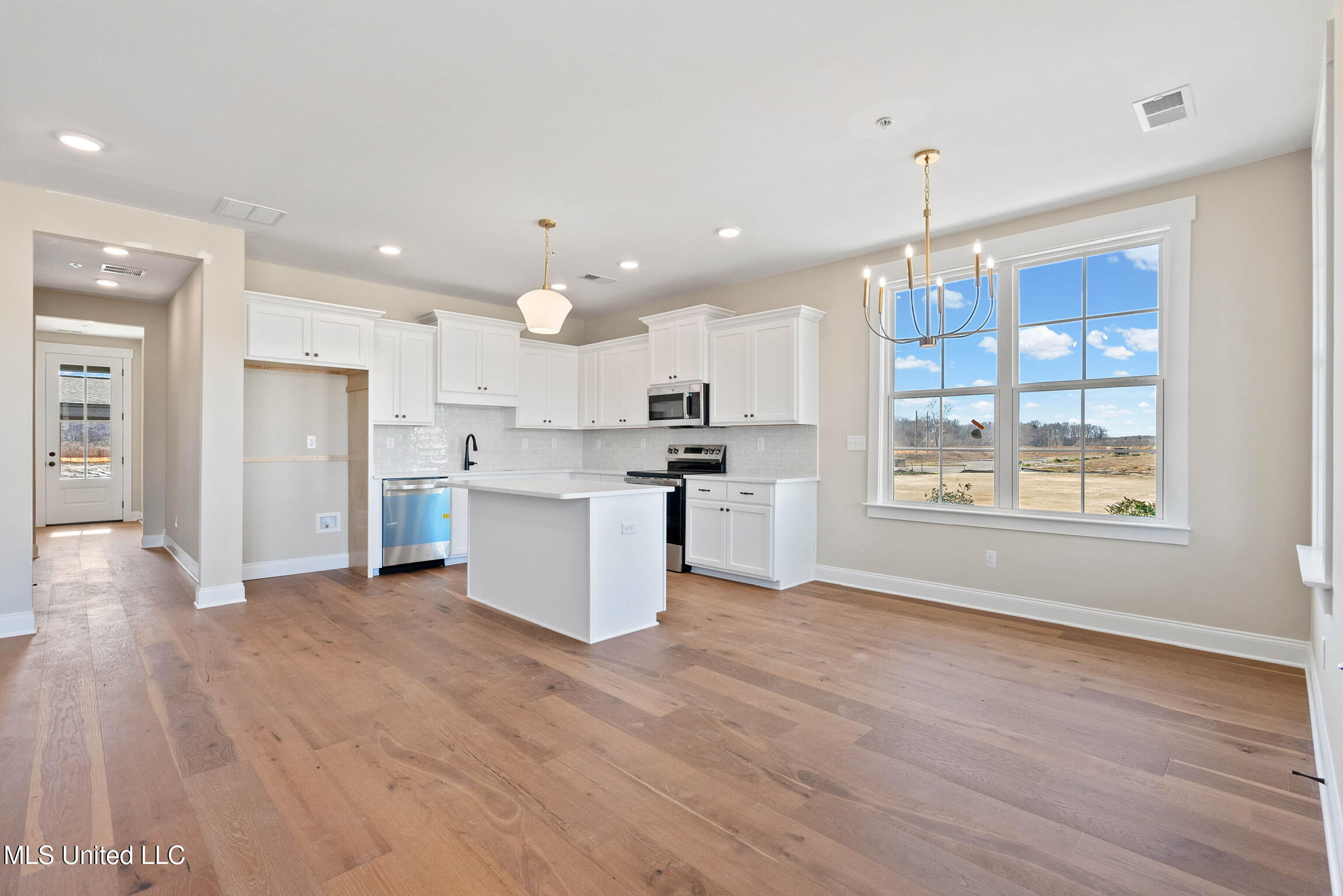 705 Bolivar Drive Nesbit, MS 38651 - Photo 8 of 39 Townhomes