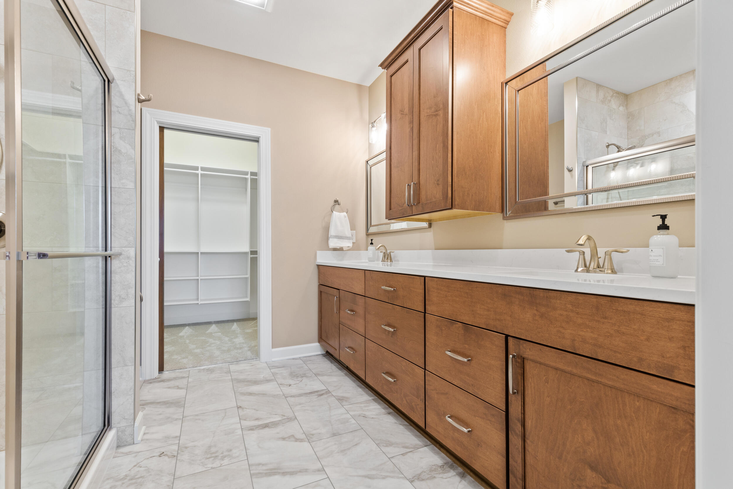 1538 Weston Rdg Road Oconomowoc, WI 53066 - Photo 12 of 21 M Bath Vanity w/deep drawers