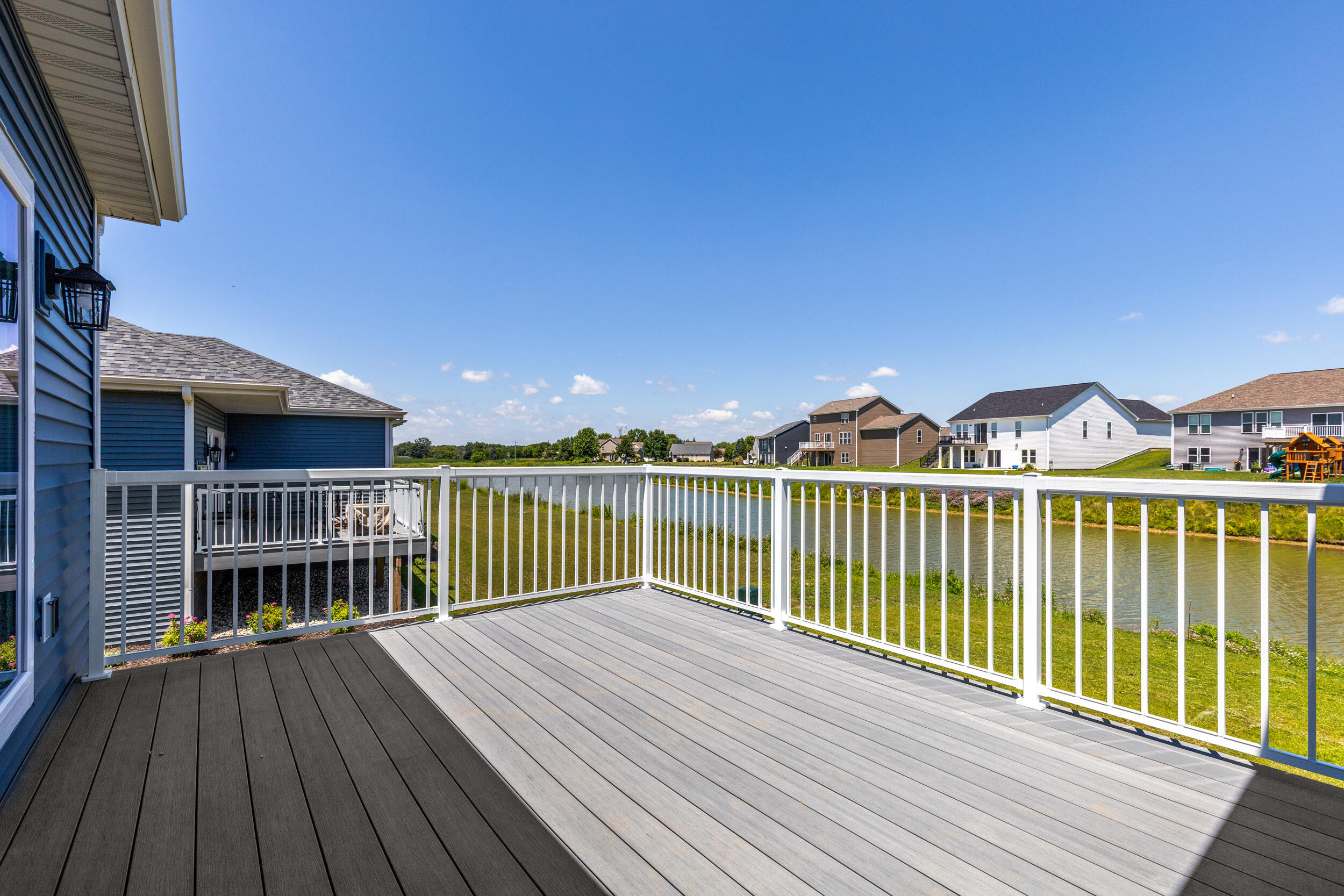 1538 Weston Rdg Road Oconomowoc, WI 53066 - Photo 18 of 21 Composite Deck