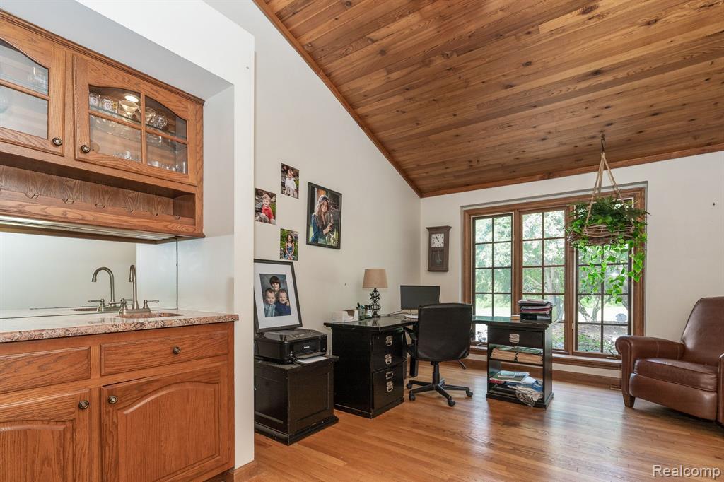 3965 Collins Road Oakland, MI 48363 - Photo 14 of 63