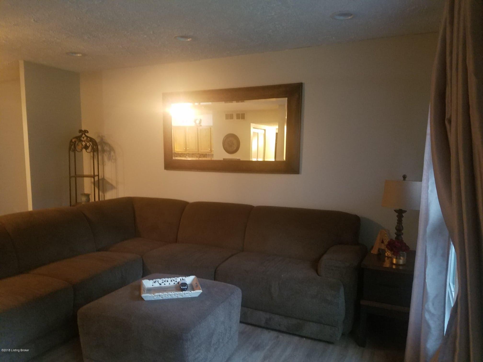 3902 Bonavant Road Louisville, KY 40219 - Photo 4 of 18 42494190_1039391266223738_57153812965370
