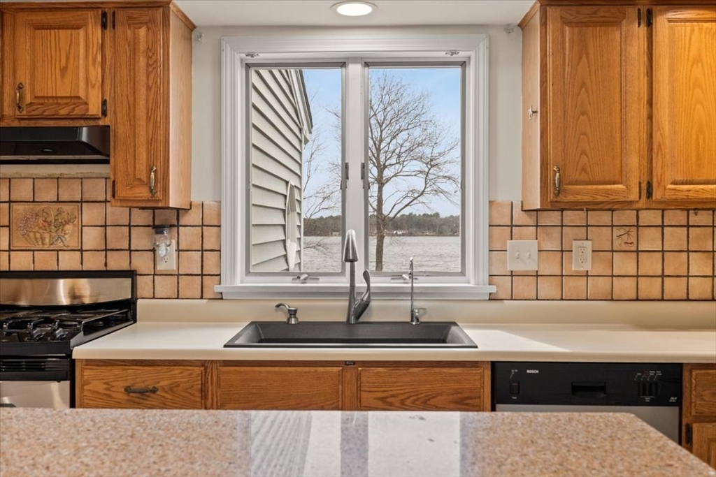 212 Scadding Street Taunton, MA 02780 - Photo 11 of 42