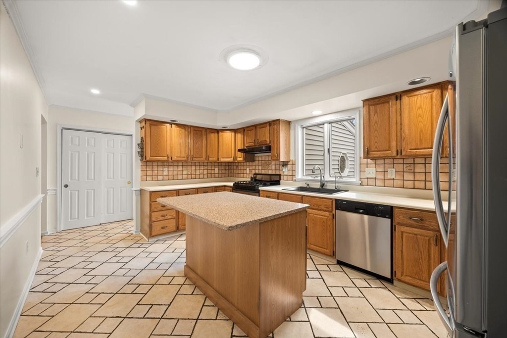 212 Scadding Street Taunton, MA 02780 - Photo 12 of 42