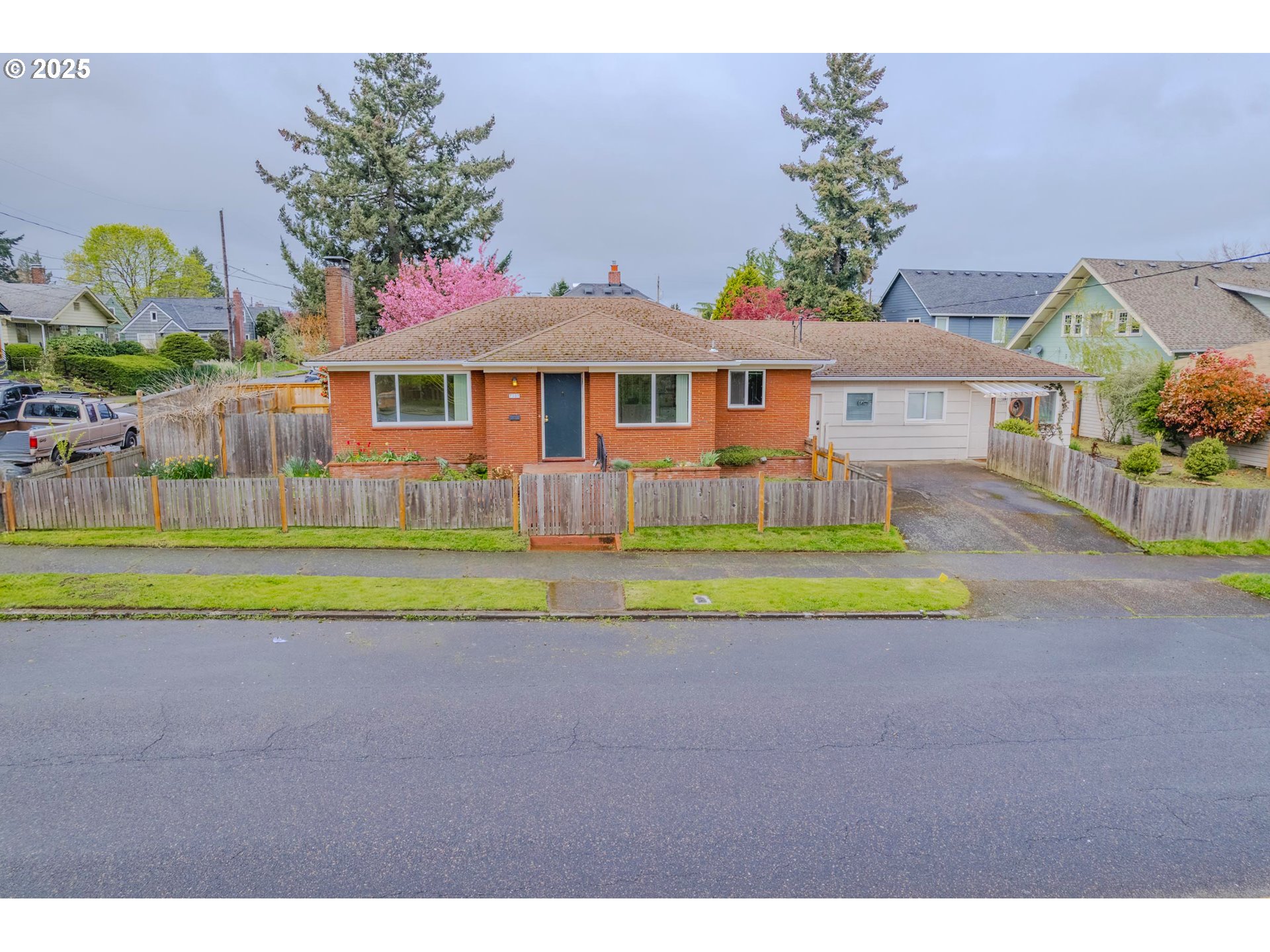 7107 North Albina Ave