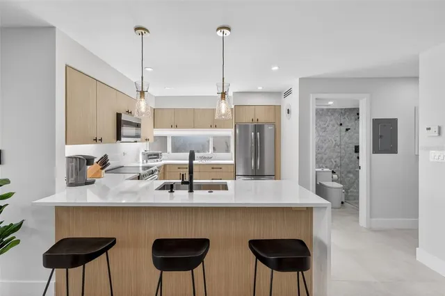 $949,000 | 6063 East Peppertree Way, Unit 111, Sarasota, FL 34242