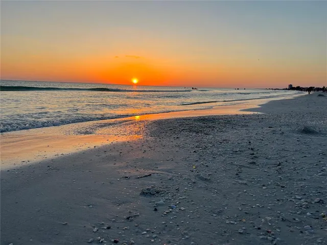 $949,000 | 6063 East Peppertree Way, Unit 111, Sarasota, FL 34242