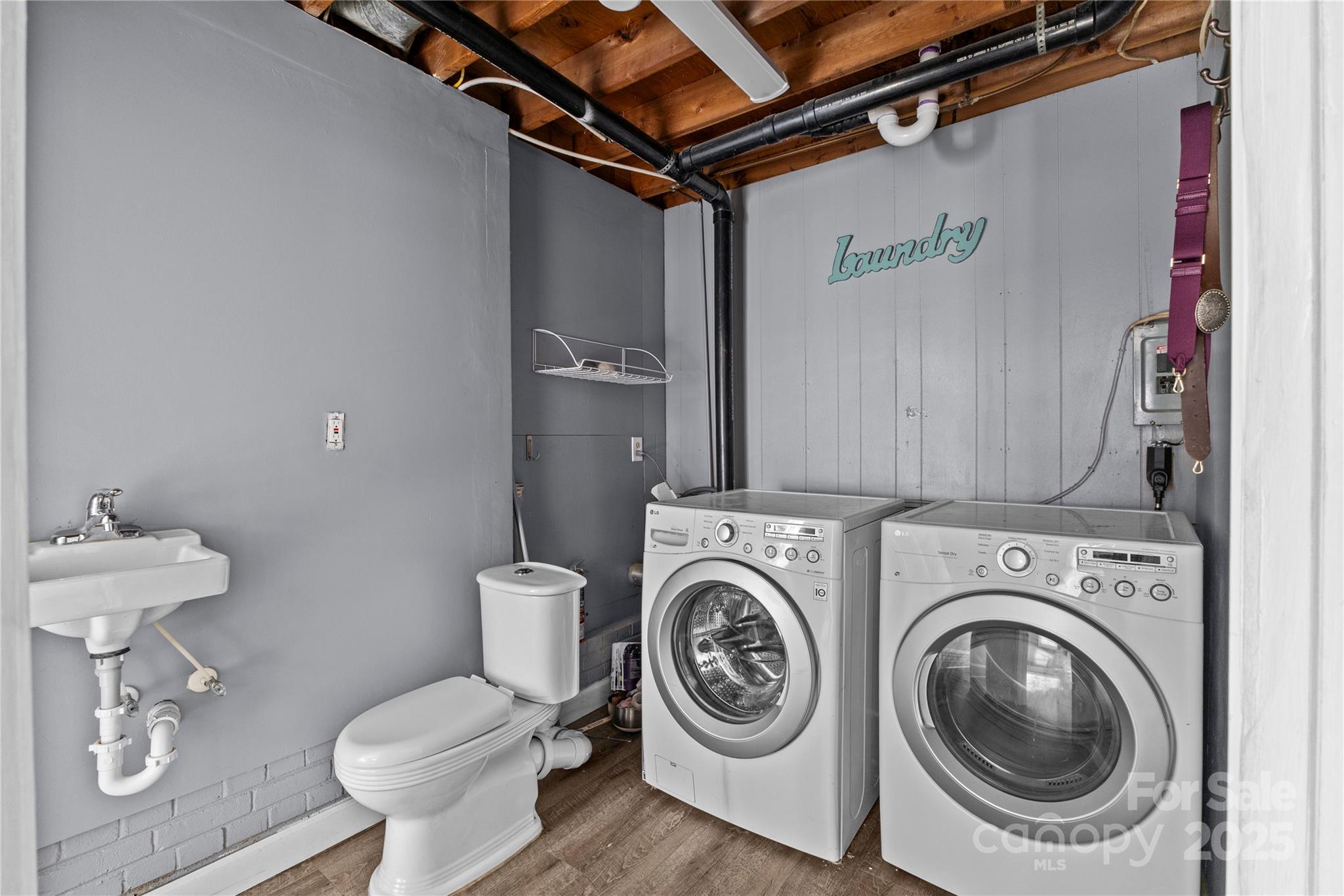 102 Wingate Drive Stanley, NC 28164 - Photo 31 of 37 a utility room with dryer and washer