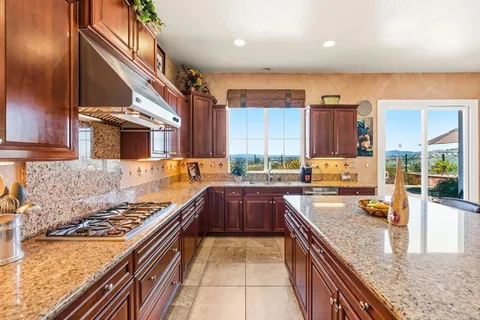 $2,496,000 | 7090 Corintia Street, Carlsbad, CA 92009