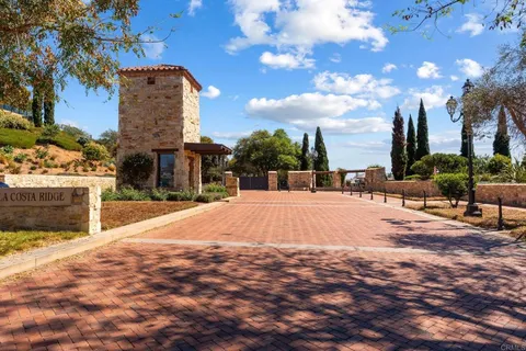 $2,496,000 | 7090 Corintia Street, Carlsbad, CA 92009