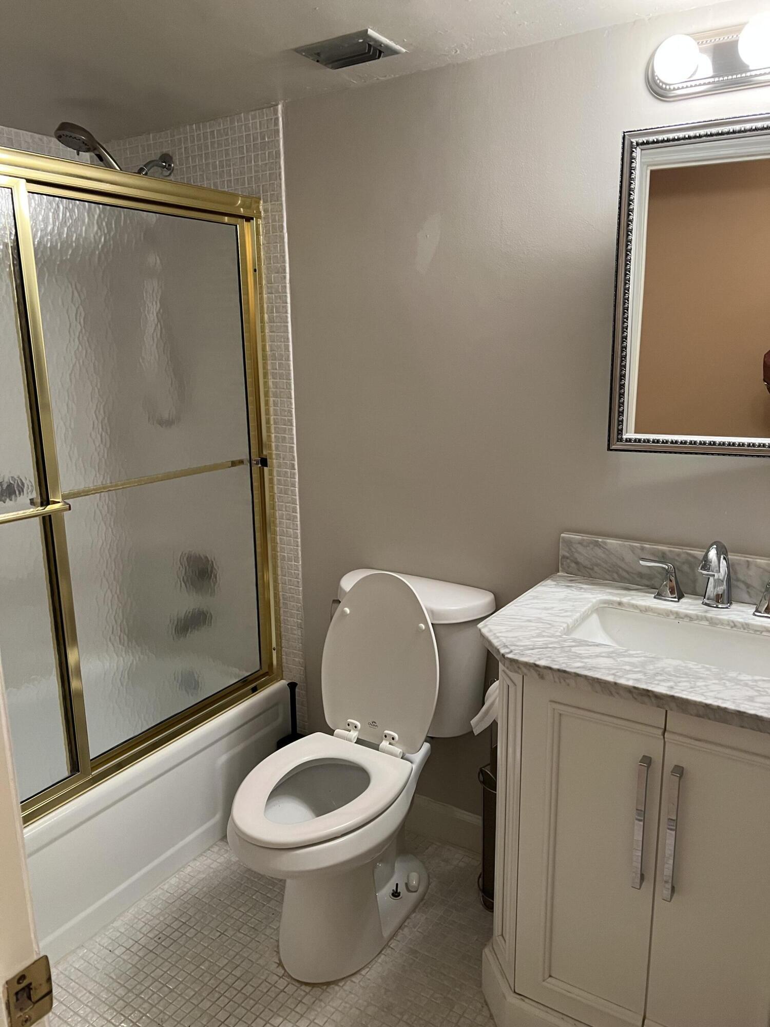 203 Suffolk F, Unit E Boca Raton, FL 33434 - Photo 10 of 27 MAIN BATHROOM