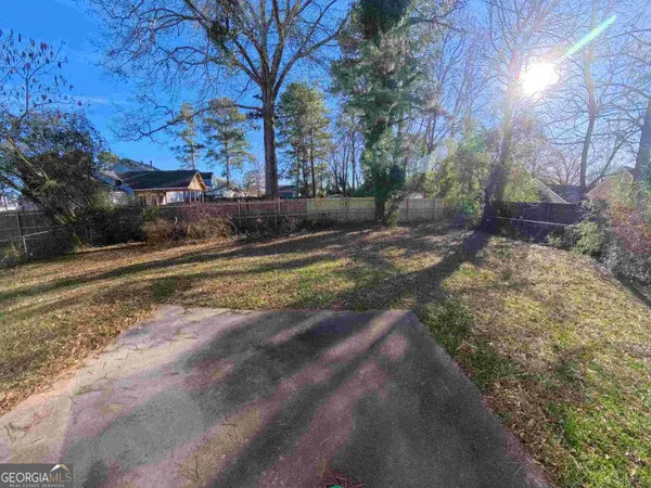 a view of a yard with a tree