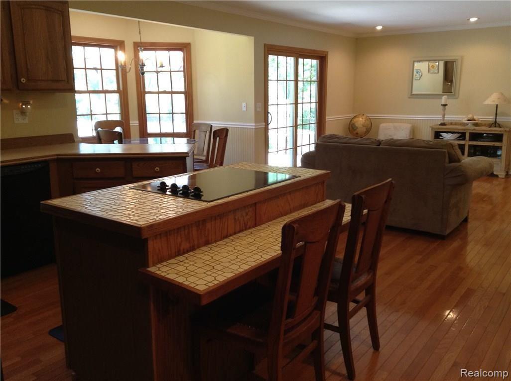 28350 Grix Road New Boston, MI 48164 - Photo 23 of 47 7F951B92-76D1-4B3F-B2F5-0847A206D21E.JPG