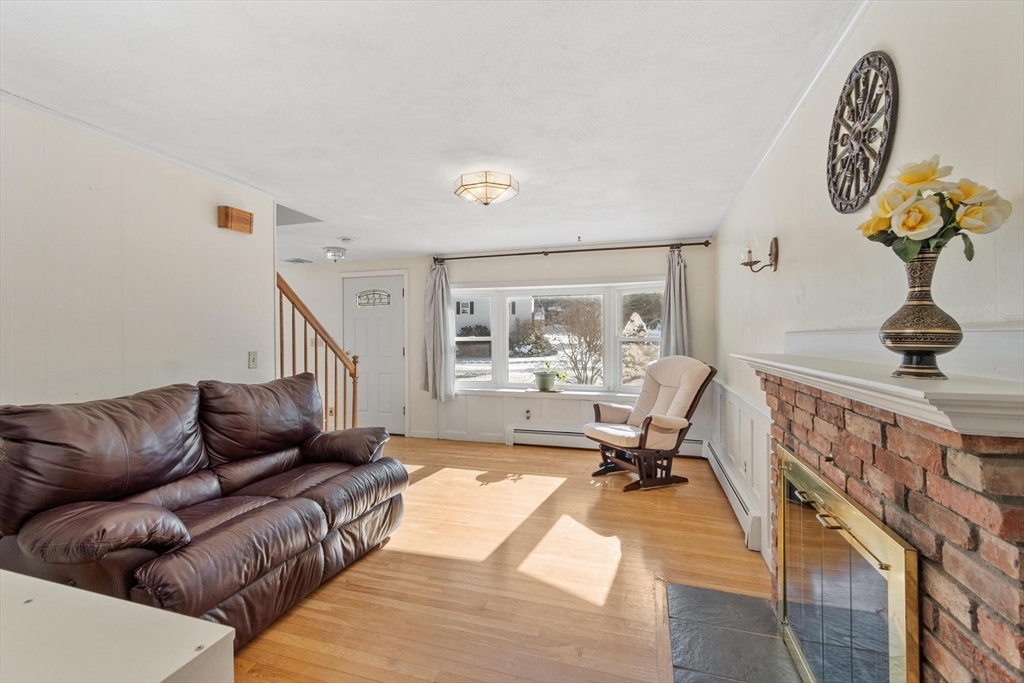 29 Pinewood Road Wellesley, MA 02482 - Photo 11 of 23