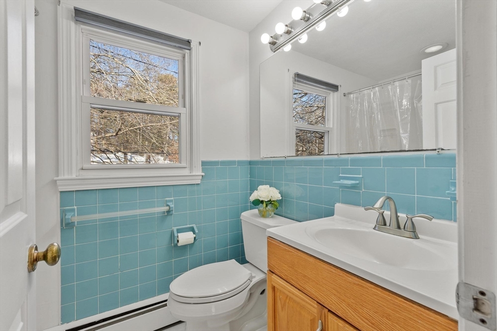 29 Pinewood Road Wellesley, MA 02482 - Photo 18 of 23